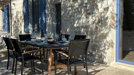 Location de vacances pour 6 personnes, avec piscine ainsi que jardin et vue à Villesèque