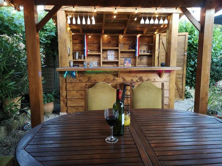 Location de vacances pour 2 personnes, avec vue ainsi que jardin et piscine à Limalonges - 4