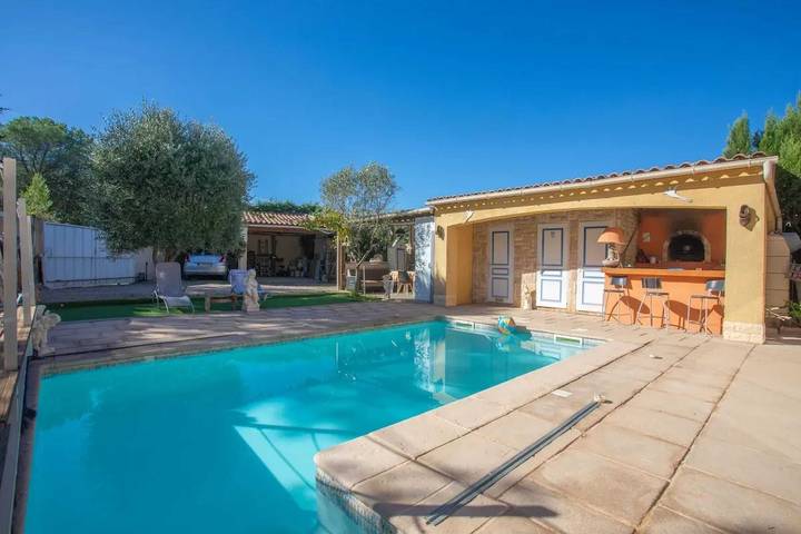 Vakantiewoning voor 4 personen, with tuin and zwembad as well as terras in Vidauban