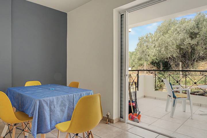 Hel lägenhet, Xenia Bauhaus Rafina Apartment with Mountain View, Wi-Fi, AC. Class room Available in Rafína, East coast of the Attika region
