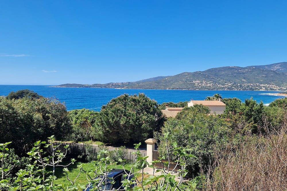 Appartement entier, Dépaysement en regardant la mer à 300m de la plage in Sagone, Coggia