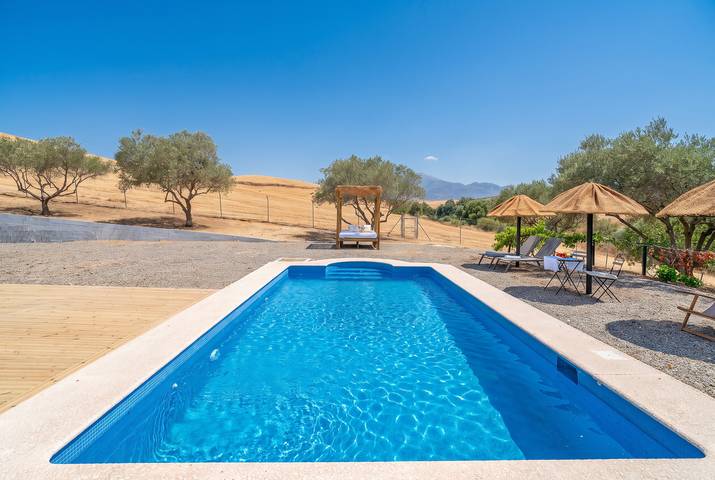 Cubo's Casa Alaya & Oasis Pool in Coín, Cordillera Penibética