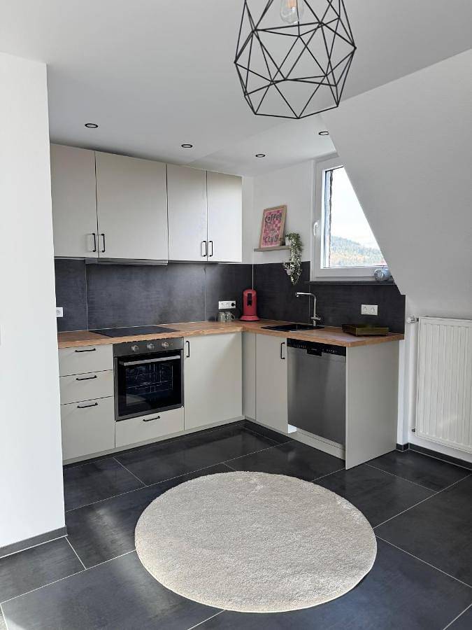 Ferienwohnung für 4 Personen, mit Balkon und Terrasse sowie Ausblick in Ettringen