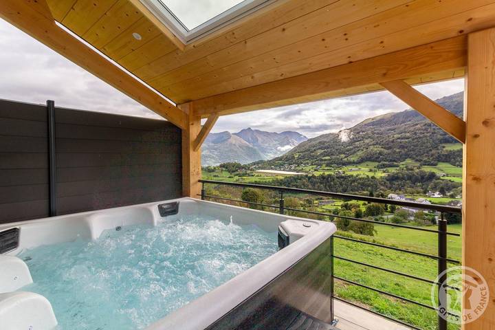 Gîte pour 4 personnes, avec jacuzzi ainsi que jardin et terrasse