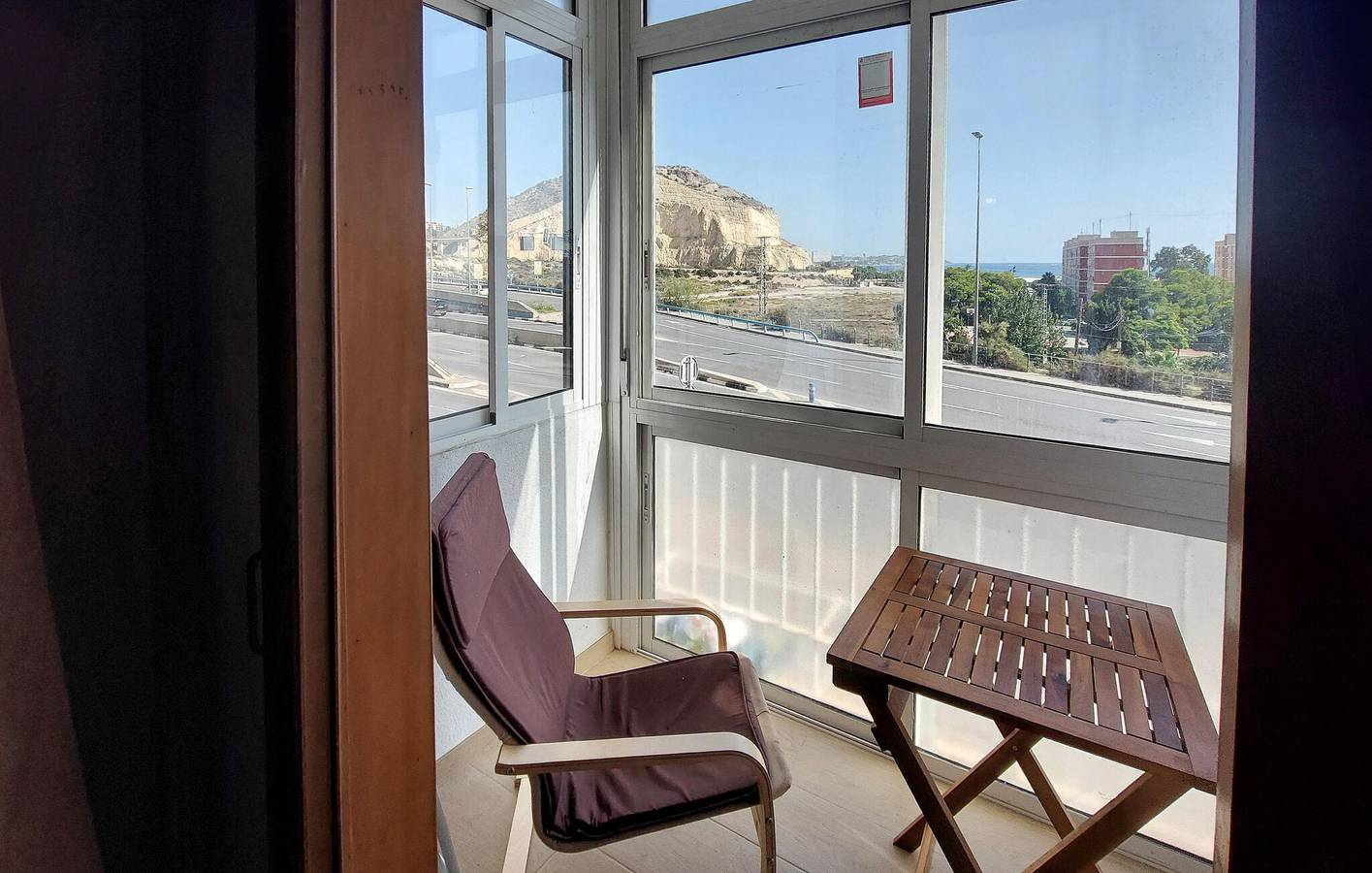 Apartamento vacacional entero, Acogedor apartamento cerca de Puerto Deportivo con jardín y WiFi in Raval Roig, Alicante