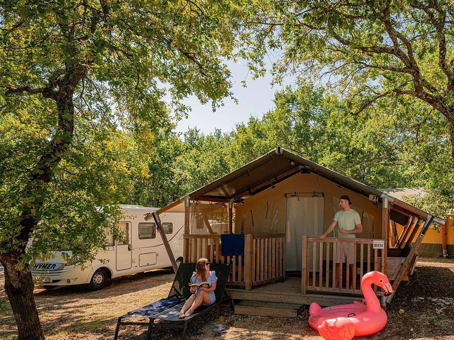 Camping Lago Maggiore - Tente en toile et en bois 5 personnes - Tente Eco Lodge | 2 Ch. | 4/5 Pers. | Sans Sdb in Dormelletto, Lago Maggiore (Piemonte)
