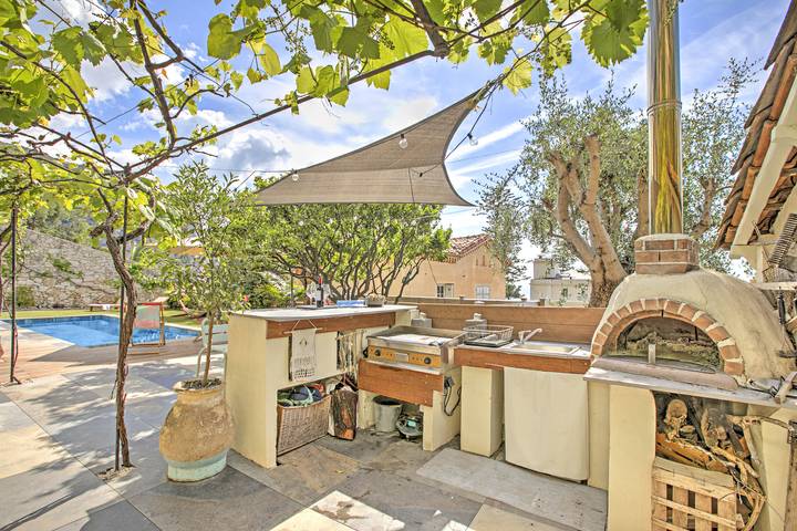 Location de vacances pour 8 personnes, avec terrasse ainsi que piscine et vue sur l’océan à Beaulieu-sur-Mer - 4