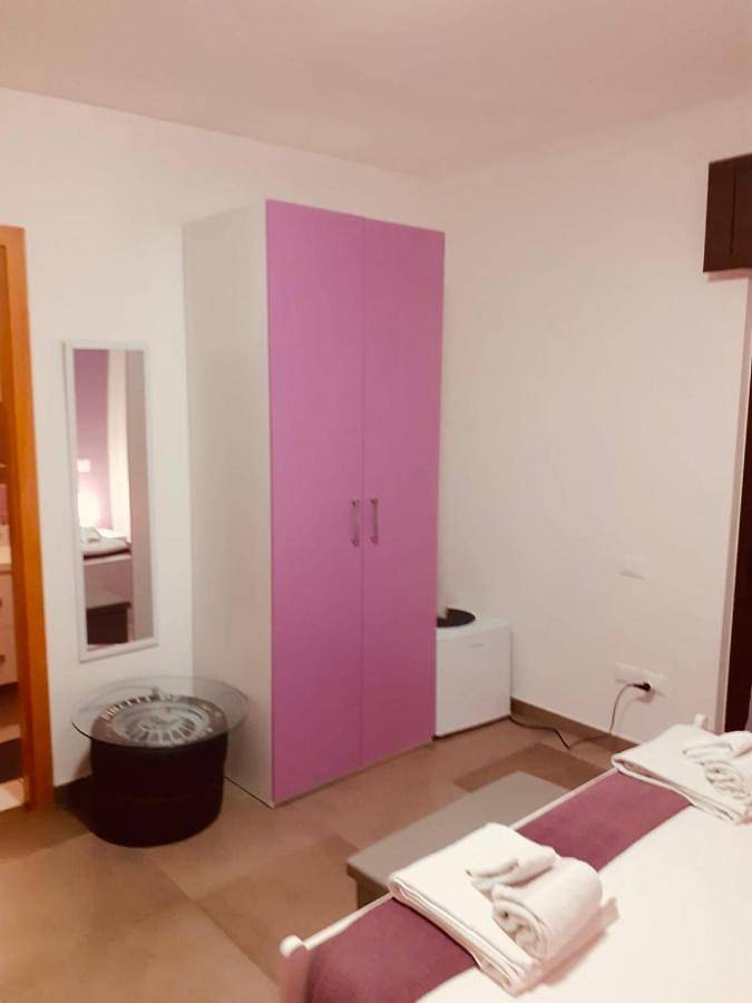 Large Double Room in Offida, Ascoli Piceno Provinz