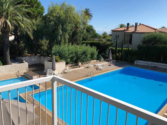 Appartement de vacances pour 4 personnes, avec vue ainsi que terrasse et piscine