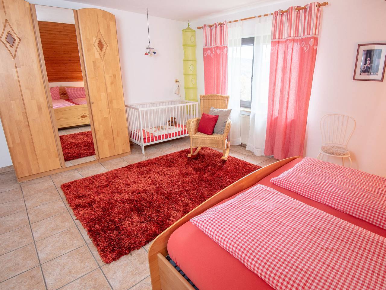 Ganze Wohnung, Ferienwohnung 'Talblick' mit Bergblick, Gemeinschaftsterrasse und Wi-Fi in Attendorn, Biggesee