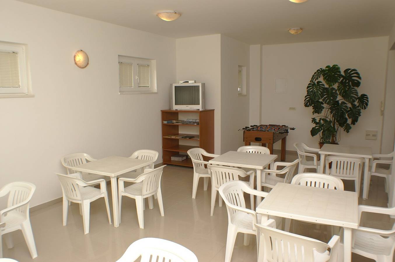 Entire apartment, Studio flat with balcony and sea view Nemira, Omiš As-19635-d in Omis, Split-Dalmatia