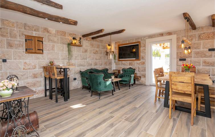 Reizende 1-Zimmer-Wohnung mit Pool, Terrasse und WLAN in Cista Provo, Makarska Riviera