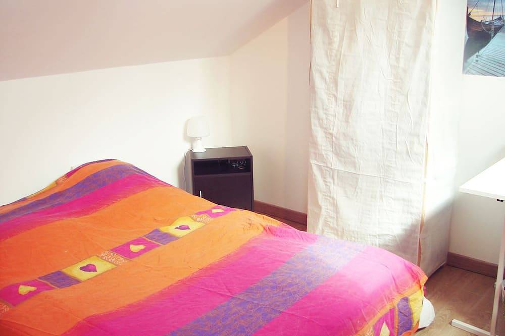 House with heated swimming pool 3 km from the beach in Pleumeur-Bodou, Pink Granite Coast