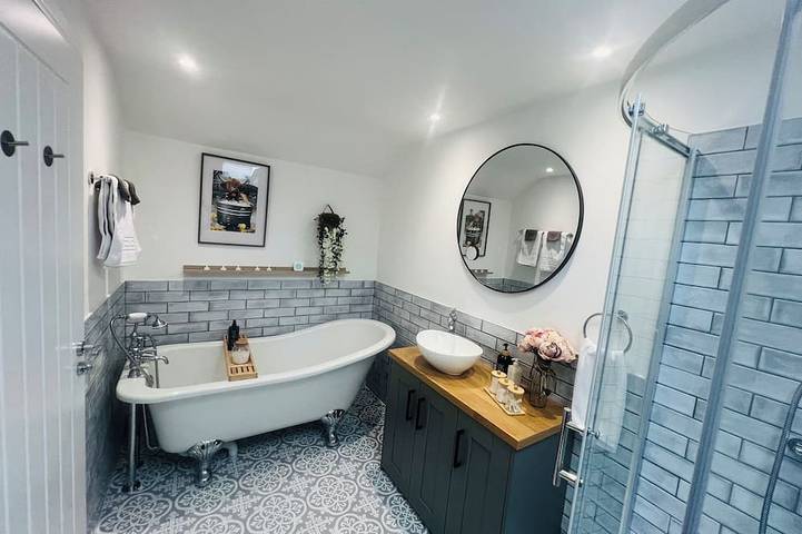 Couples Retreat in North Cumbria,w Logburner, Enclosed Terrace, Walks& Pub in North Pennines AONB