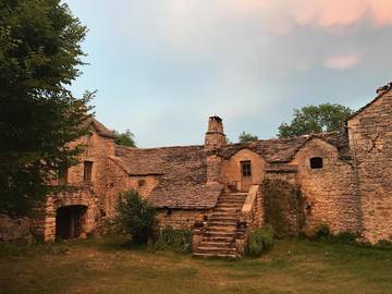 Gîte pour 8 personnes, avec jardin ainsi que vue et balcon à Le Recoux