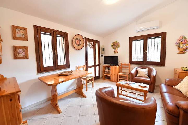 Seaside House with Large Garden for Families in the Sinis Peninsula in Sa Rocca Tunda, San Vero Milis