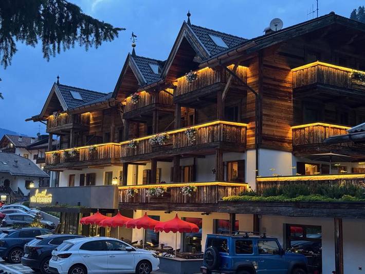 B&b per 3 persone, con Balcone e Terrazza nonché Giardino e Panorama a Selva di Val Gardena