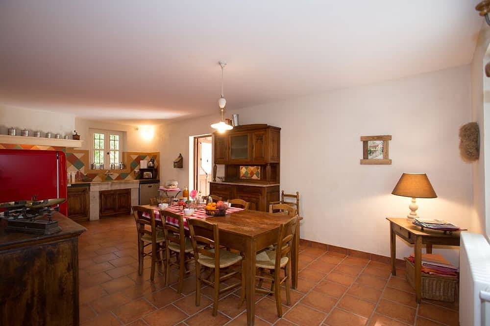 Mas Boulache charm comfort from 2 to 9 persons electric vehicle and wifi terminal in Roussillon, Parc naturel régional du Luberon