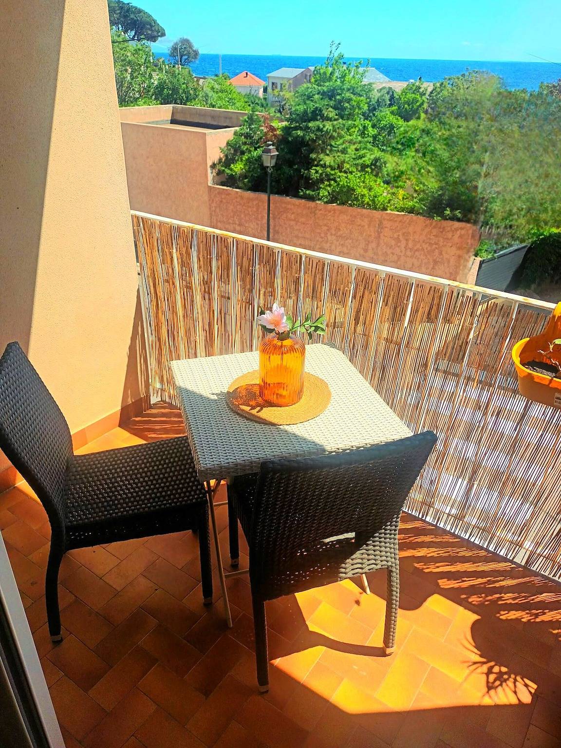 Appartement entier, Appartement « Vue sur Mer » avec Wi-Fi, Climatisation et Vue Imprenable in Erbalunga, Brando