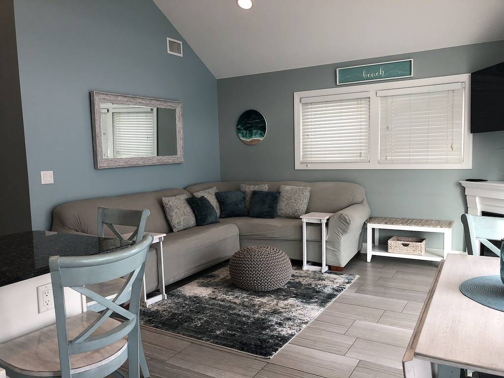 Ocean Front Beach House mit Aussicht. 3Br, 2Bath, 8 Schlafplätze, A / C, Wifi, 8 Abzeichen in Toms River, Ocean County