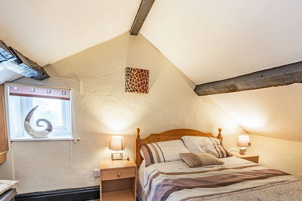Henrhiw Bach, pet friendly, character holiday cottage in Penmachno in Penmachno, Snowdonia