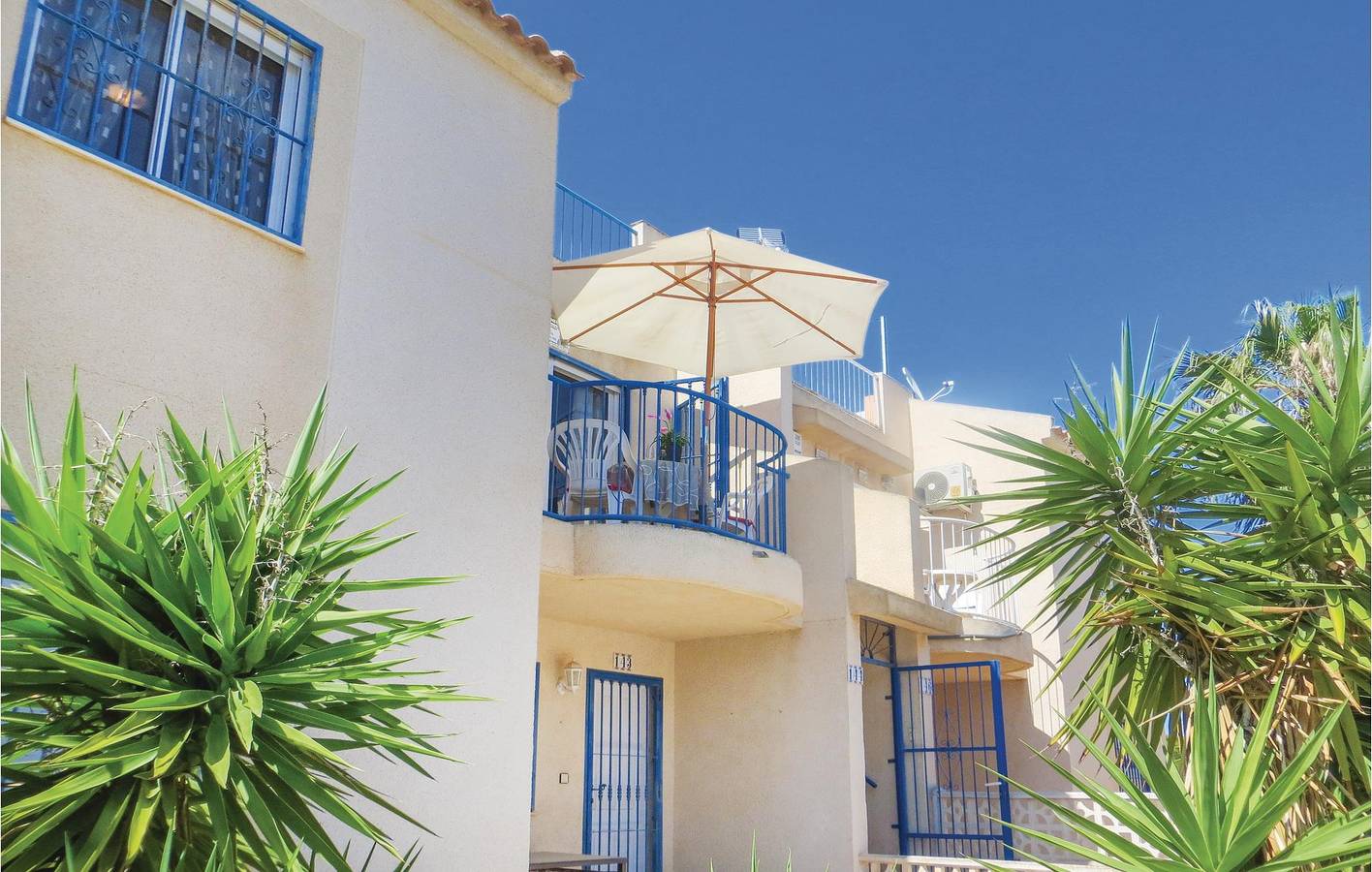 Ganze Ferienwohnung, Poolterrassen-Apartment mit Klimaanlage und Internet in El Chaparral, Torrevieja