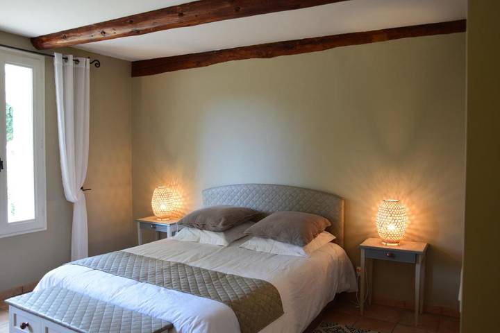 Chambre d’hôte pour 2 personnes, avec Terrasse ainsi que Jardin et Piscine à Mormoiron