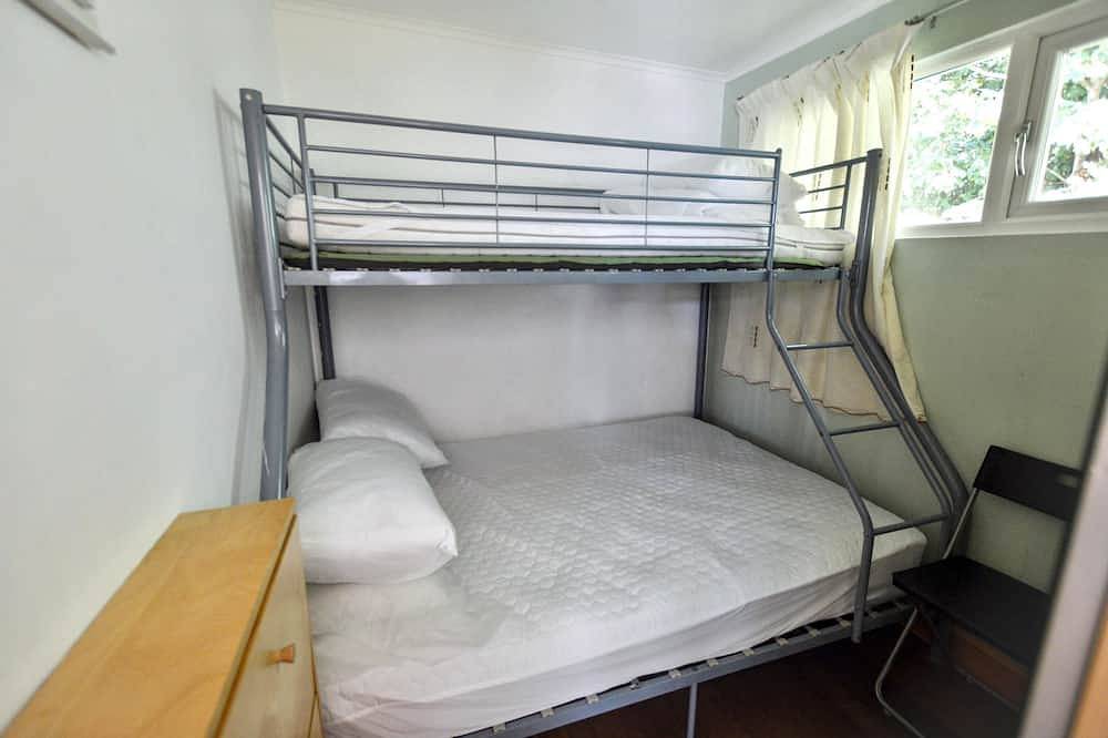 Chalet 72 is an elevated, single storey chalet on Kings Chalet Park, Cromer, in easy reach of Cromer in Cromer, Norfolk Coast