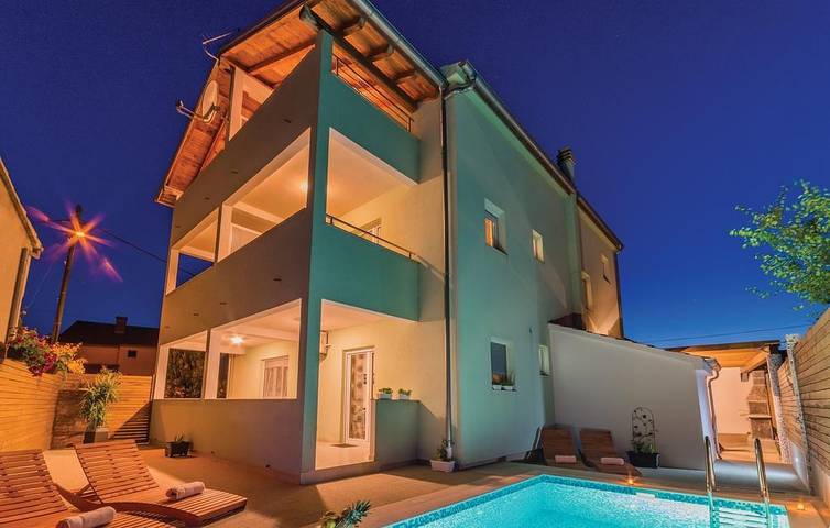 Ferienwohnung für 6 Personen, mit Terrasse und Pool in Pakostane - 3