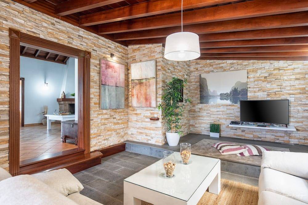 Villa mit drei Schlafzimmern und zwei Bädern mit drei getrennten Räumen. in Tajuya, Los Llanos de Aridane