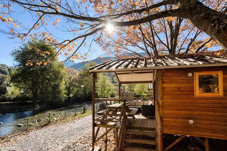 Camping für 4 Personen, mit Terrasse und Pool in Pyrenäen