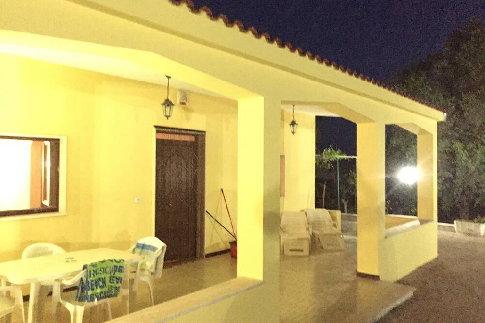 Charming villa (sleeps 5) set in an unspolit region of Puglia in San Vito dei Normanni, Salento