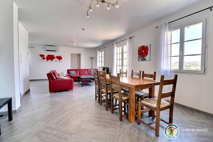 Location de vacances pour 10 personnes, avec jardin ainsi que piscine et vue à Mirabel - 2