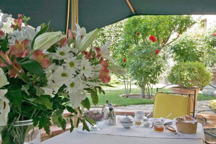 Chambre d’hôte pour 2 personnes, avec Balcon et Terrasse ainsi que Jardin et Piscine