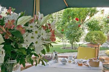 Cottage pour 2 personnes, avec vue ainsi que piscine et jardin à Uzès
