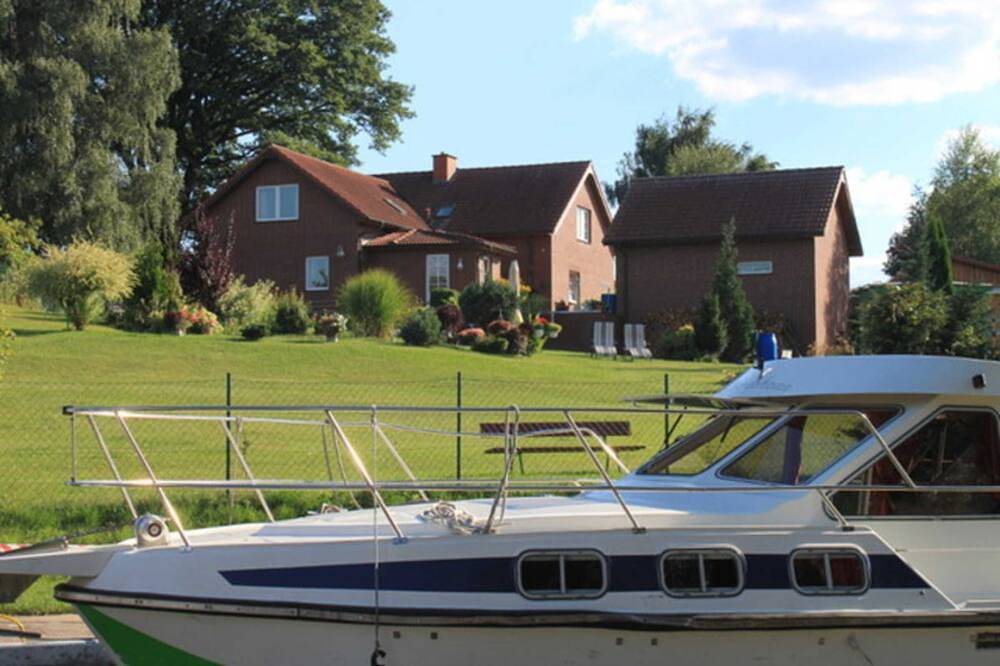 Entire apartment, Vacation apartment in Strasen small - Holiday apartments directly on the Havel-Wasser in Strasen, Wesenberg