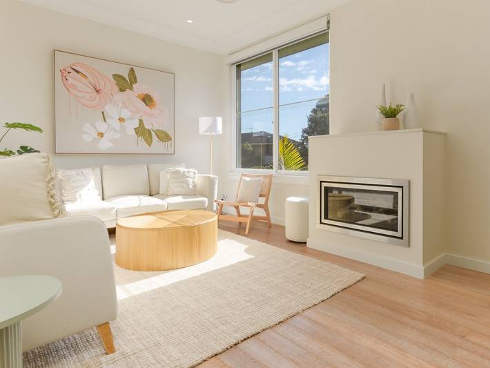 Entire apartment, Idyllic 4-Bed Home With Alfresco Area Near Beach in Sydney, New South Wales