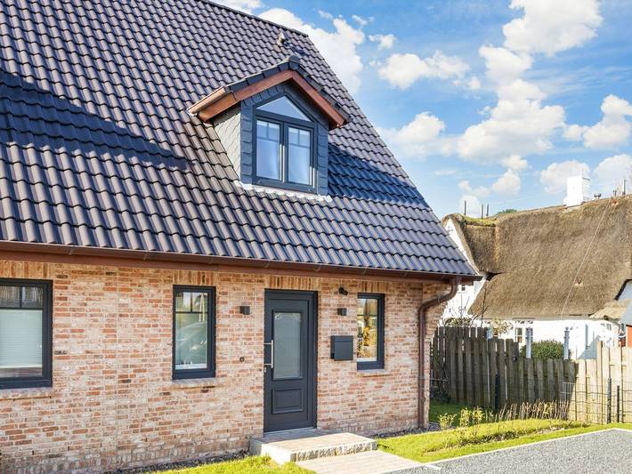 Ganze Ferienwohnung, Nordlicht - Hausteil mit ca. 83m² Nutzfläche im Eg/Og/Dg für bis zu vier Personen. in Tinnum, Sylt (Gemeinde)