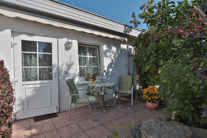 Bungalow für 2 Personen, mit Terrasse und Garten