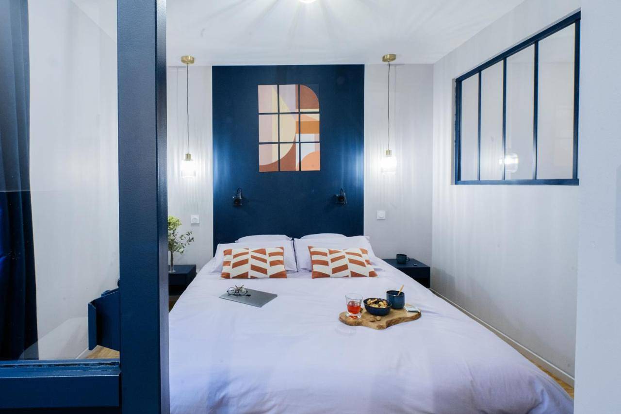 Double Room with Private Bathroom in Écully, Lyon et ses environs