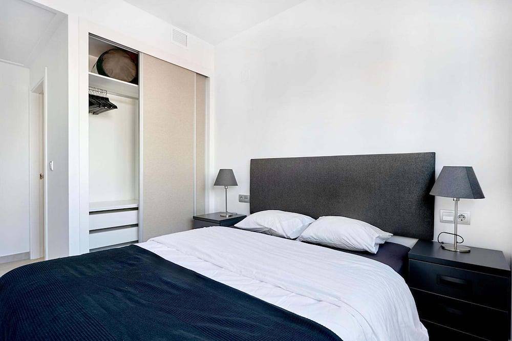 Entire apartment, Top floor apartment with sunny roof terrace, heated pool and garden in Mar Azul Torrevieja, Torrevieja