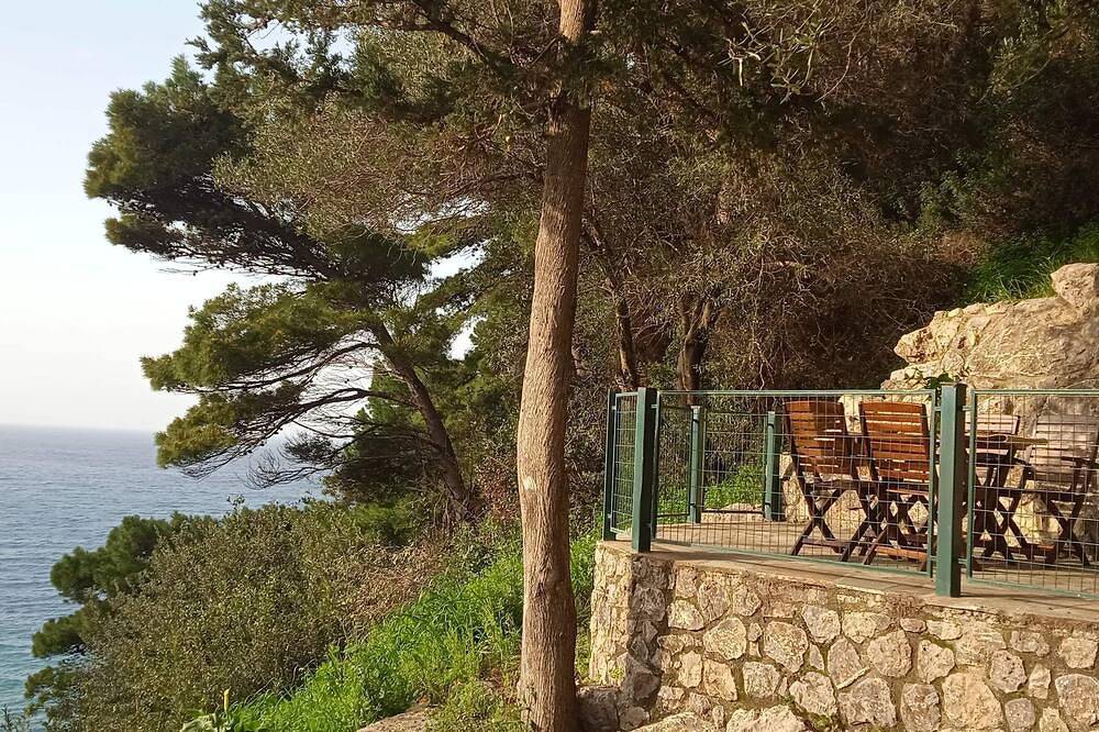 Simple stays and soulful experiences in charming Corfu in Glifada (Korfu), Korfu