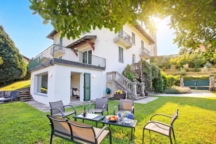 Agriturismo per 9 persone, con Balcone e Terrazza nonché Vista lago in Lombardia
