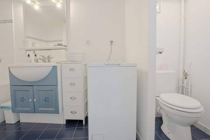Appartement entier, Appartement avec terrasse au port d'Ars-en-Ré, Wi-Fi gratuit in Ars-en-Ré, Île de Ré