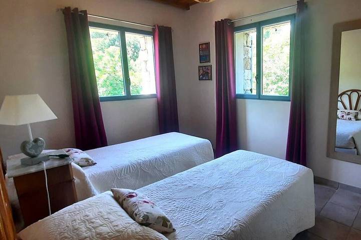Location de vacances pour 6 personnes, avec jardin à Levie - 2