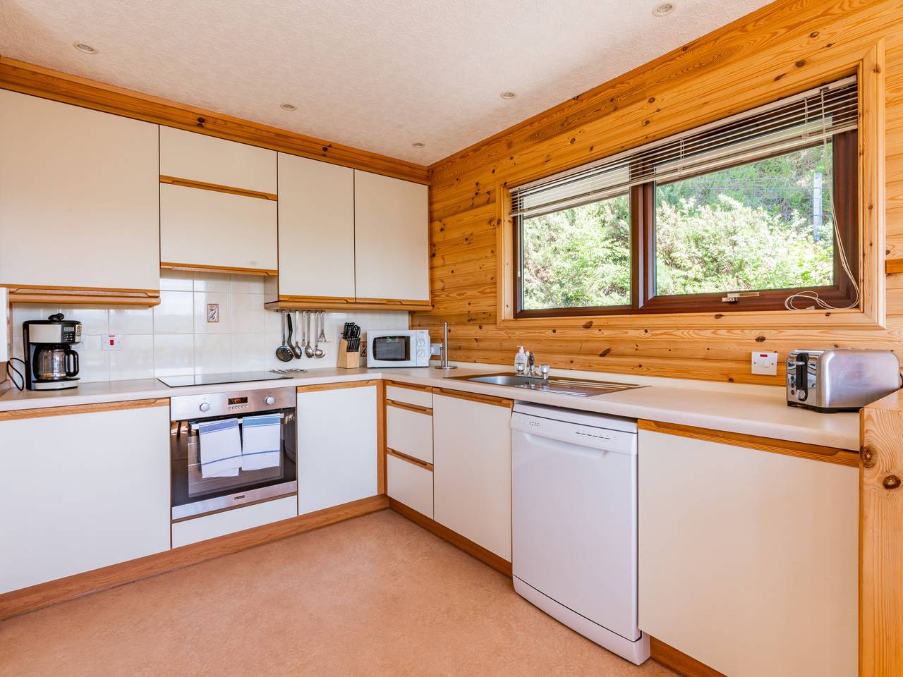 Achmony Secluded Westend in Highlands