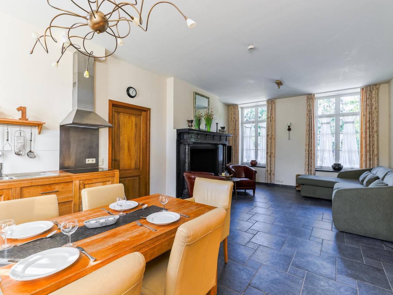 Geheel appartement, Authentiek 6 persoons kasteelappartement, in de Ardennen in Aywaille, Luik en omgeving