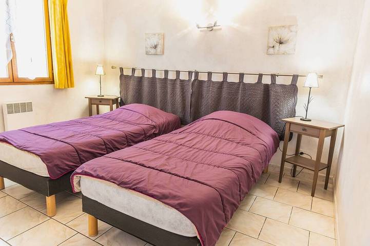 Location de vacances pour 8 personnes, avec piscine et jardin à Bessas - 3