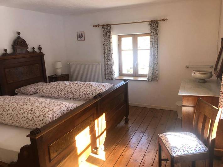 Chambre d’hôte pour 2 personnes, avec vue sur le lac ainsi que vue et jardin à La Celle-sous-Gouzon - 3