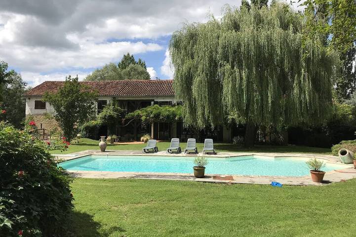 Location de vacances pour 8 personnes, avec Balcon et Jardin à Beaumarchés